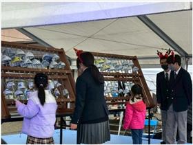 イベントで子ども達に対応している様子