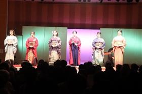 ファッションショーの様子1枚目