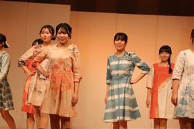 ファッションショーの様子3枚目