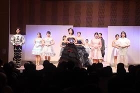 ファッションショーの様子4枚目