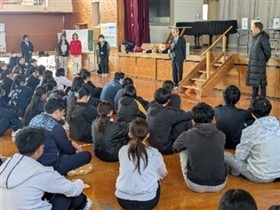 レクレーションを説明する様子