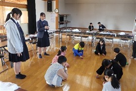 手作りこまで遊んでいる様子