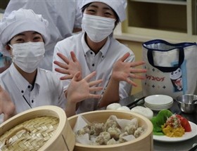 焼売をつくっている様子