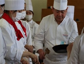 グループで演習に取り組んでいる様子