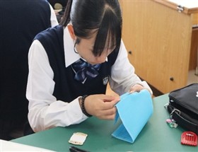 ティッシュケースづくりの様子1枚目
