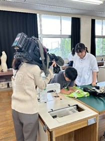 取材を受けている様子