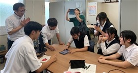 最初のインスタ投稿に盛り上がる様子