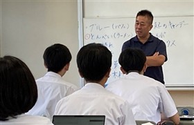 旅の輪 九州　戸田　慎一さんから講座を受けている様子