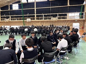 トークフォークダンスをしている様子