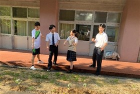 ボランティア同好会の生徒の活動の様子