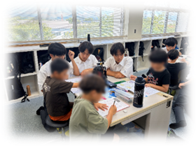 小学生の宿題サポートをする様子2枚目