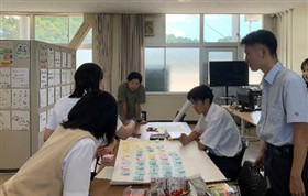 生徒と鹿島市地域おこし協力隊、本校職員がミーティングしている様子2枚目