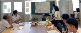 ミーティングで生徒が提案する様子2枚目