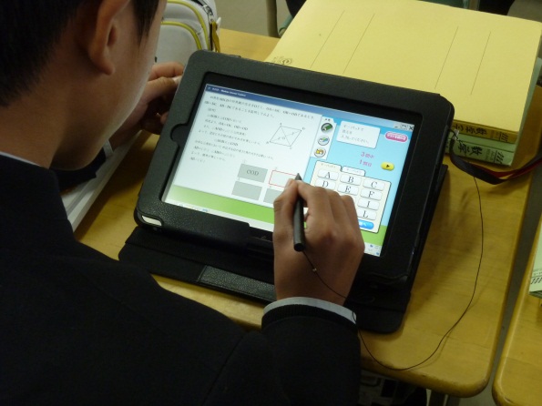 タブレット端末での学習の様子1