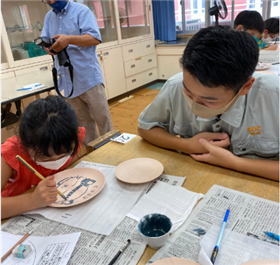 「絵付け体験教室」武雄小学校2